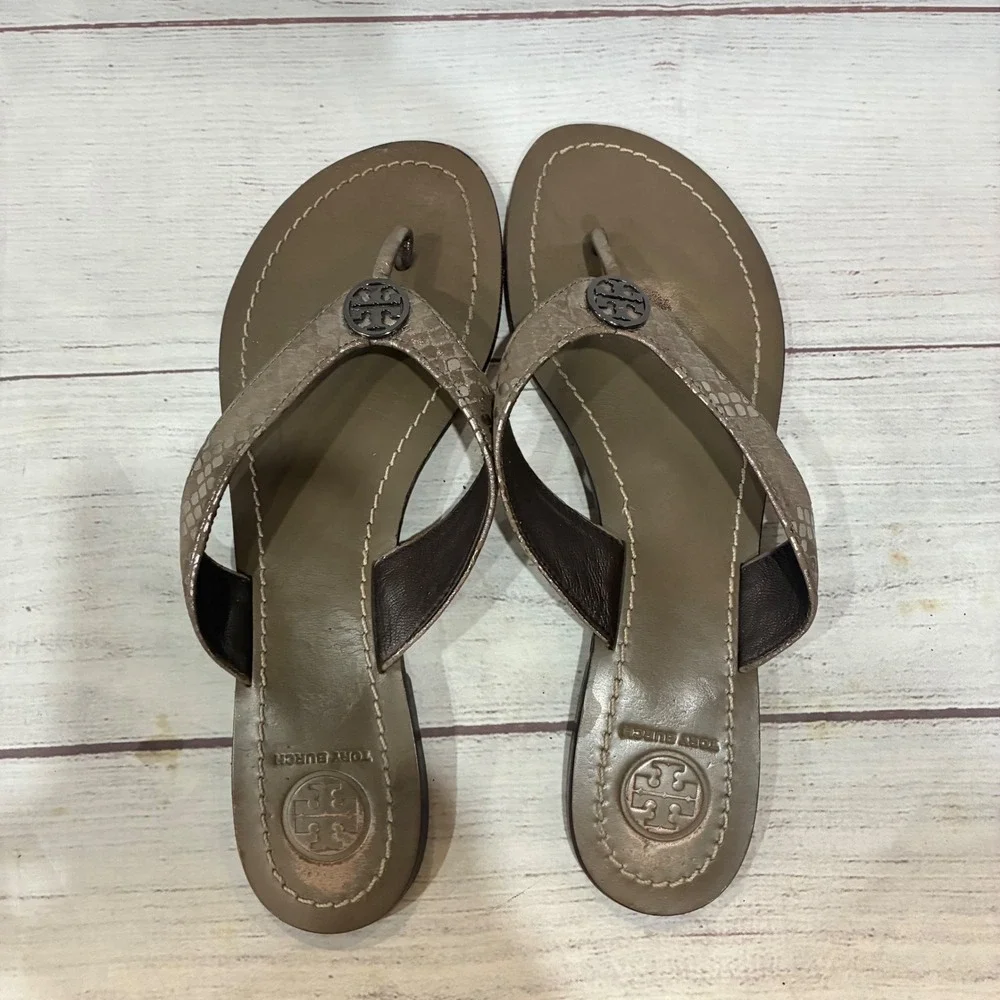 Tory Burch Thora Sandals Womens 8.5 Taupe Metallic Snake‎ Print Logo Medallion